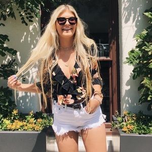 ❌SOLD❌ 🌸LF Seek The Label Floral Top🌸